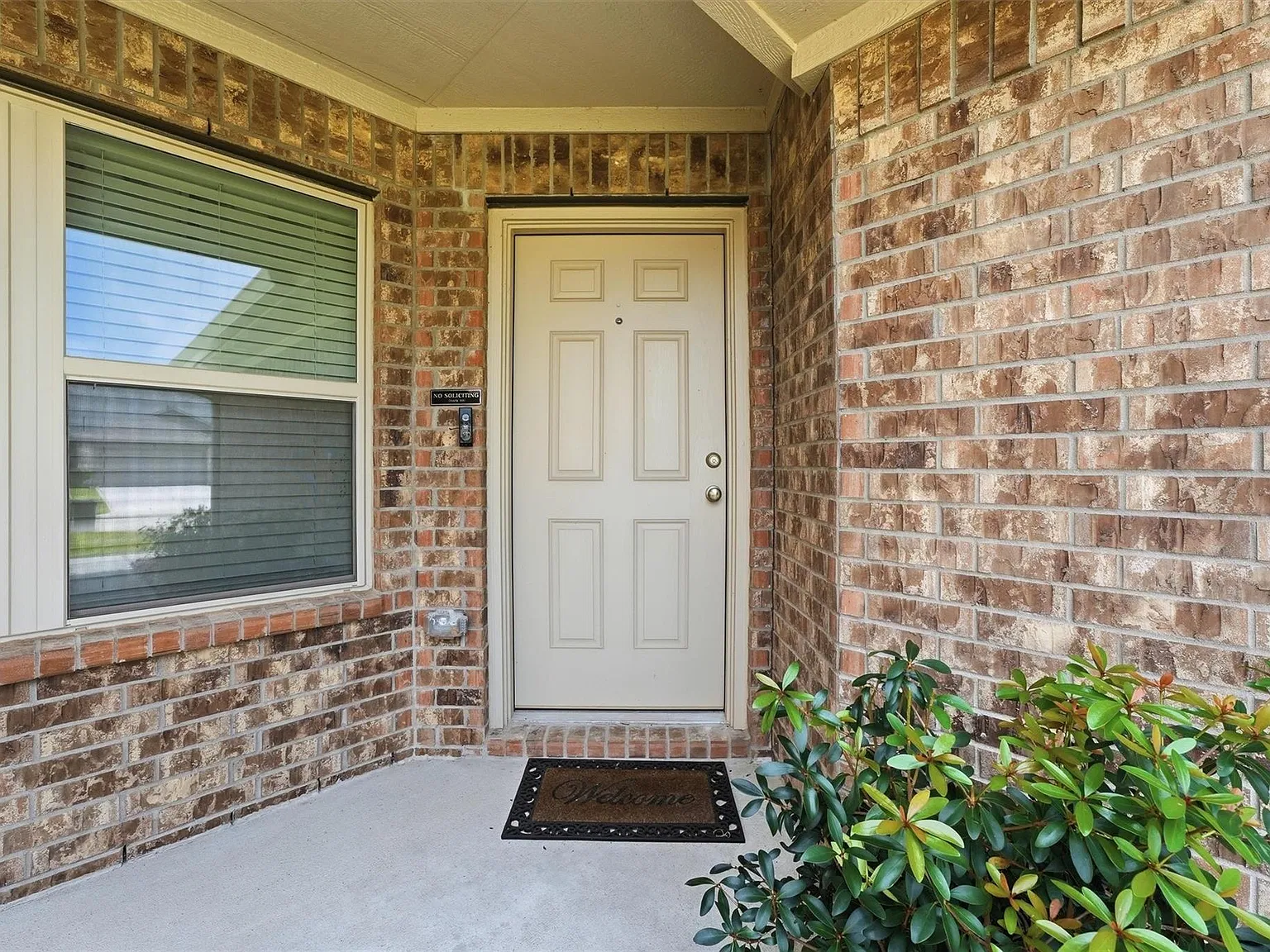 4 bed, 2.5 bath, 1908 sqft, $2,200 — Photo 3