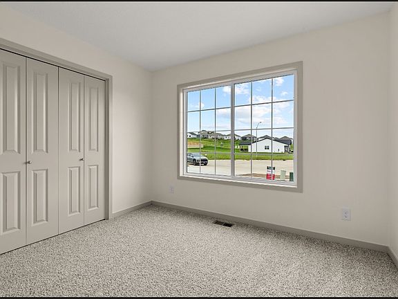 3rd image of 809 Whitetail Ct