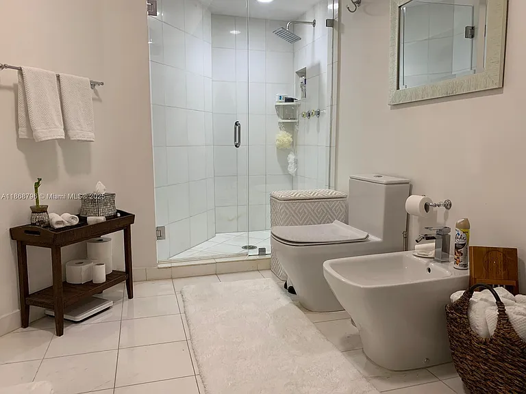 6301 Collins Ave #1606 — Photo 9