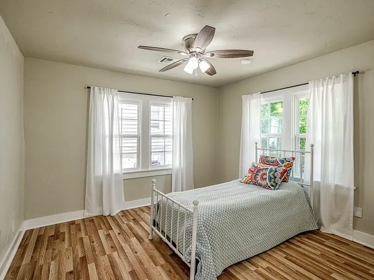 834 NW Eubanks St — Photo 9