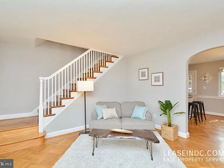 704 Devon Pl — Photo 7