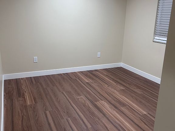 3rd image of 1542 N Isadora Way