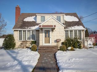 83 Underhill Ave, Hicksville, NY 11801