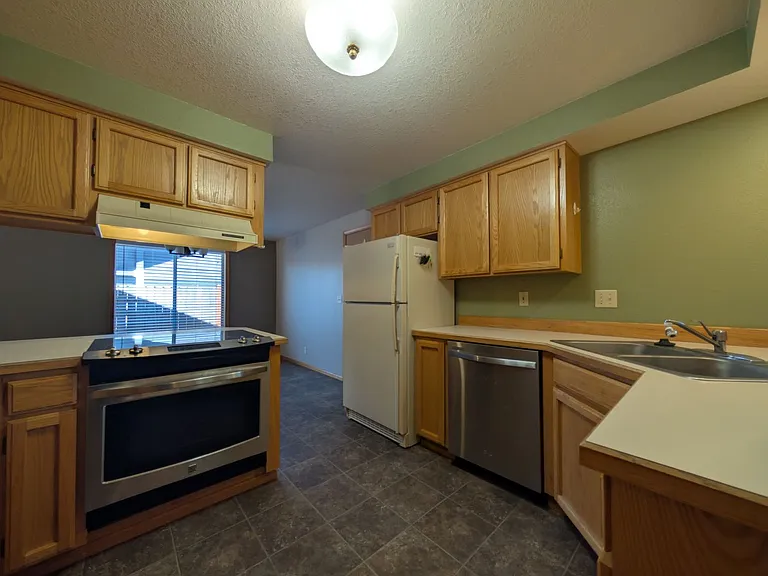 2558 Cubit St — Photo 11