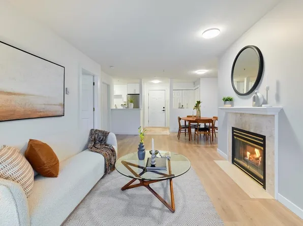 855 W 16th St #313, North Vancouver, BC V7P 1R2