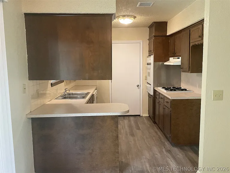 318 S 161st Pl E — Photo 8