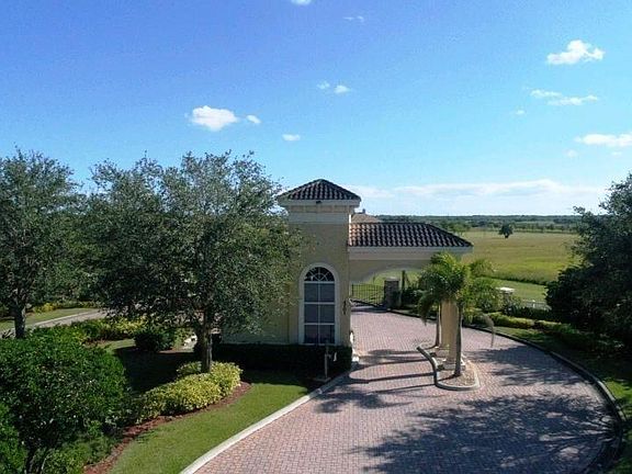 3rd image of 6251 SW South West Saddlebrook Lane Lane