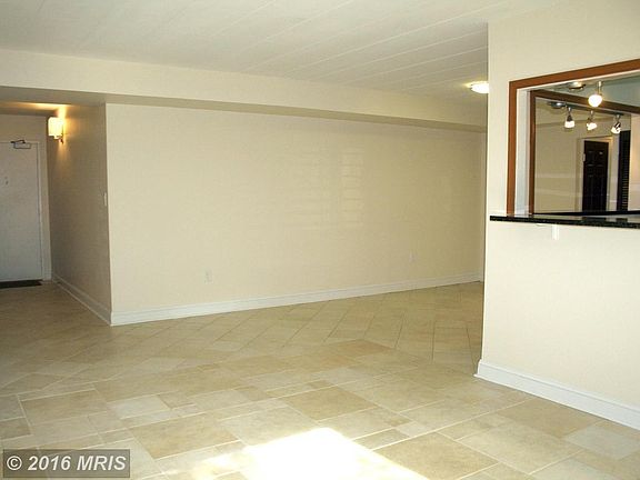 4th image of 4800 Chevy Chase Dr APT 102