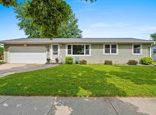 1233 S Erie St, De Pere, WI 54115