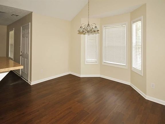 5th image of 31 Bay Cove Dr