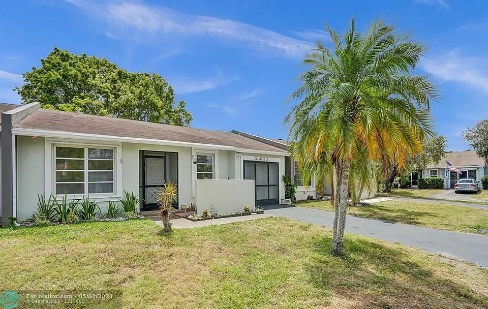 2nd image of 5380 Lakewood Cir S