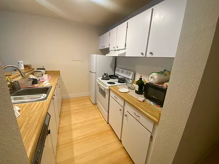 5824 NE 75th St #D107 — Photo 7