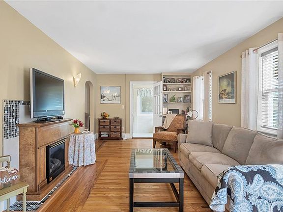 5th image of 120 Cottage Ave