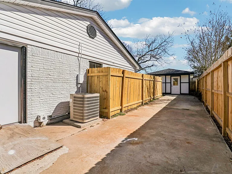1307 Saddle Rock Dr — Photo 33