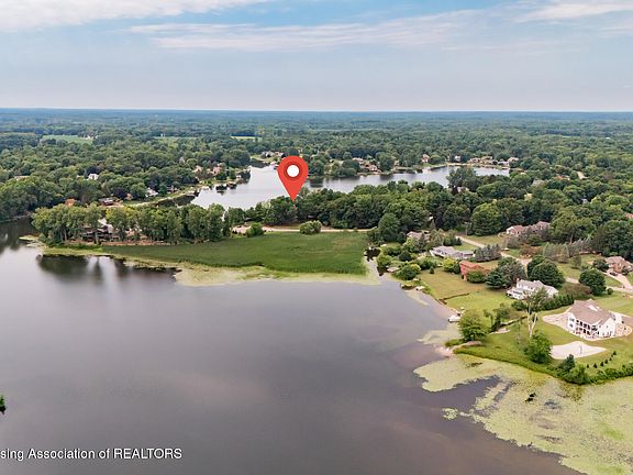 5th image of 10082 Oak Island Dr