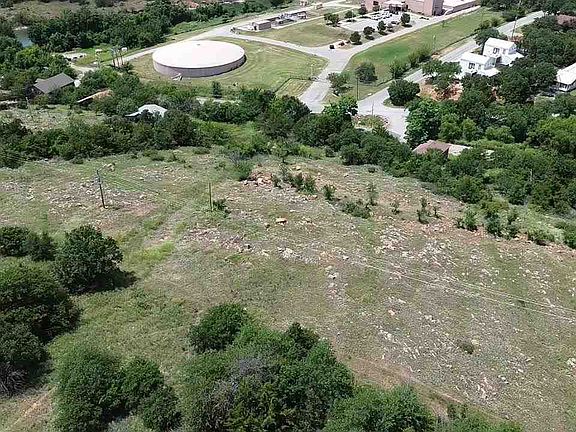2nd image of 202 Observation Rd