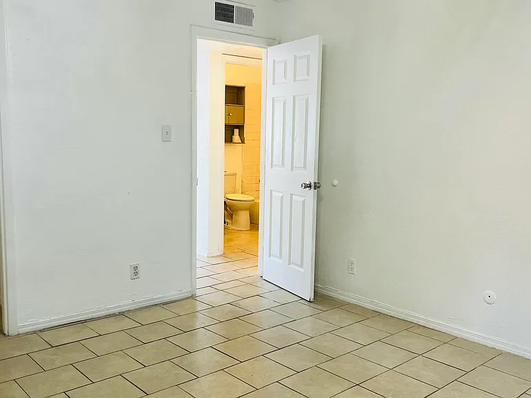 8200 Copper Ave NE #A — Photo 16