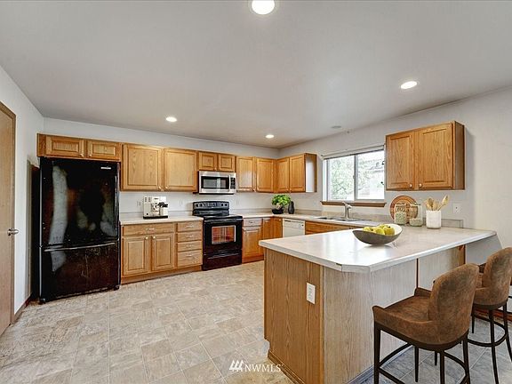 4th image of 18436 95th Avenue Ct E