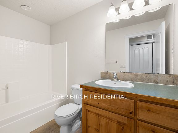 2nd image of 1727 E Sagemoor Dr