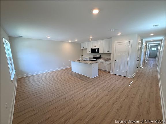 3rd image of 424 W 7th St