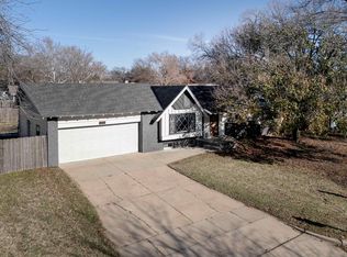 8220 E Peach Tree Ln, Wichita, KS 67207