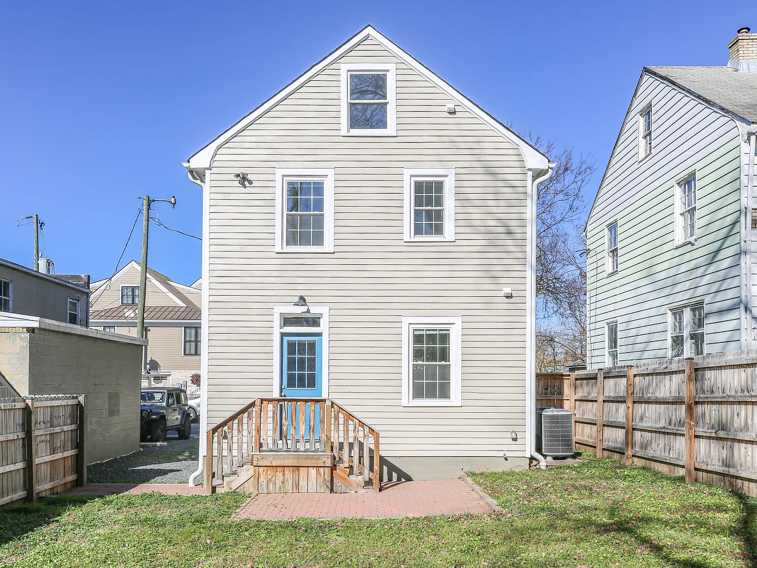 310 Princess Elizabeth St — Photo 2