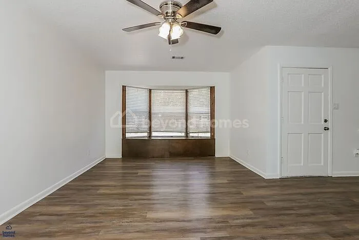 318 Hillwood Dr — Photo 5