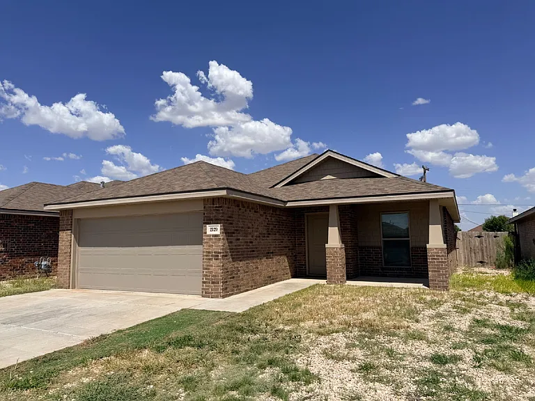 2120 N Texas Ave — Photo 1