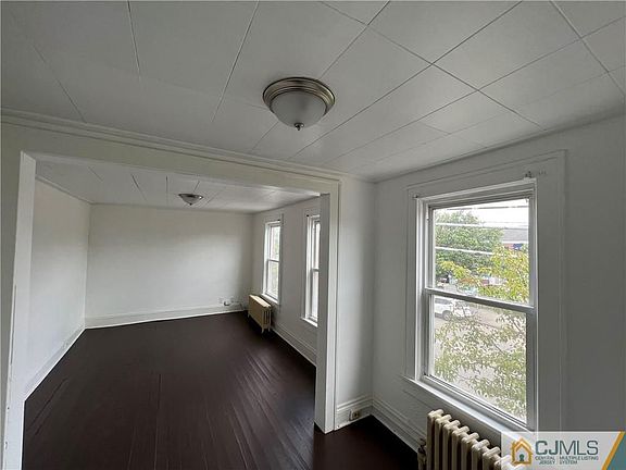 4th image of 144 S Broadway