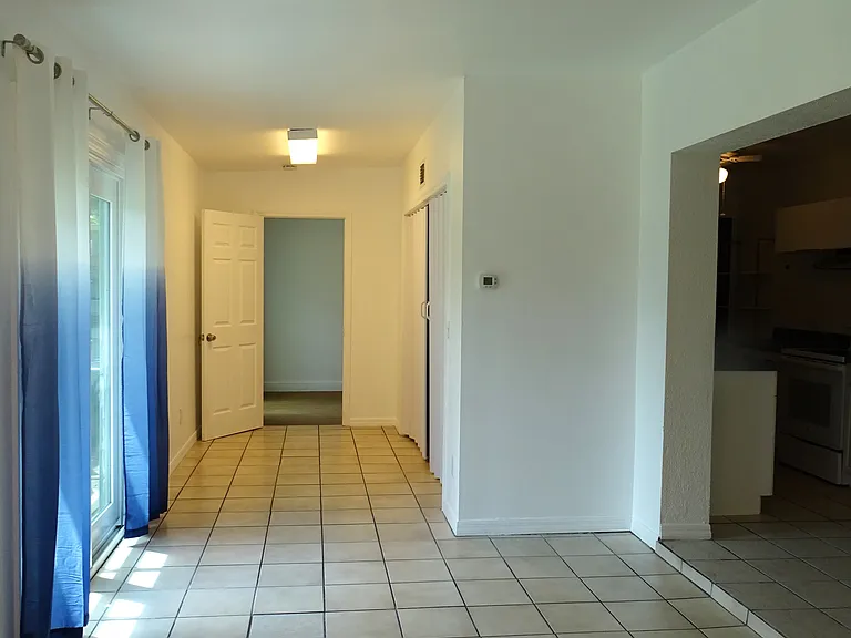303 Georgetown Ave — Photo 21