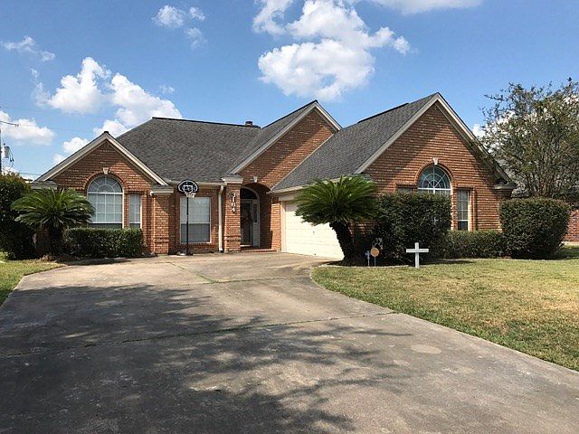 1st image of 3164 Forest Oaks Dr