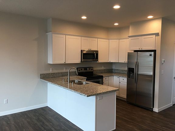 5th image of 2704 E 33rd St