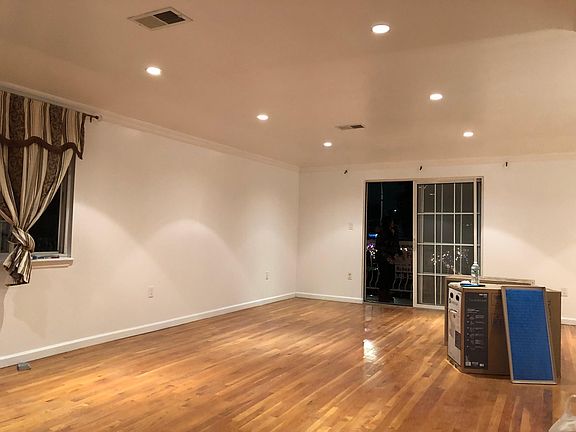 3rd image of 107-04 29th Ave
