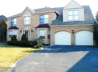 2069 Woodford Rd, Vienna, VA 22182