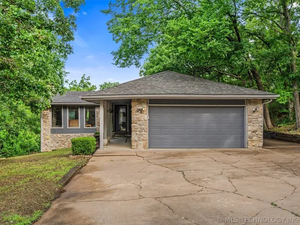 1329 Oakdale Dr, Bartlesville, OK 74006