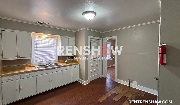 1840 Hartland St — Photo 8