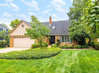 7773 Church Rd, Grosse Ile, MI 48138