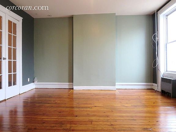 3rd image of 1876 Bergen St #Parlor