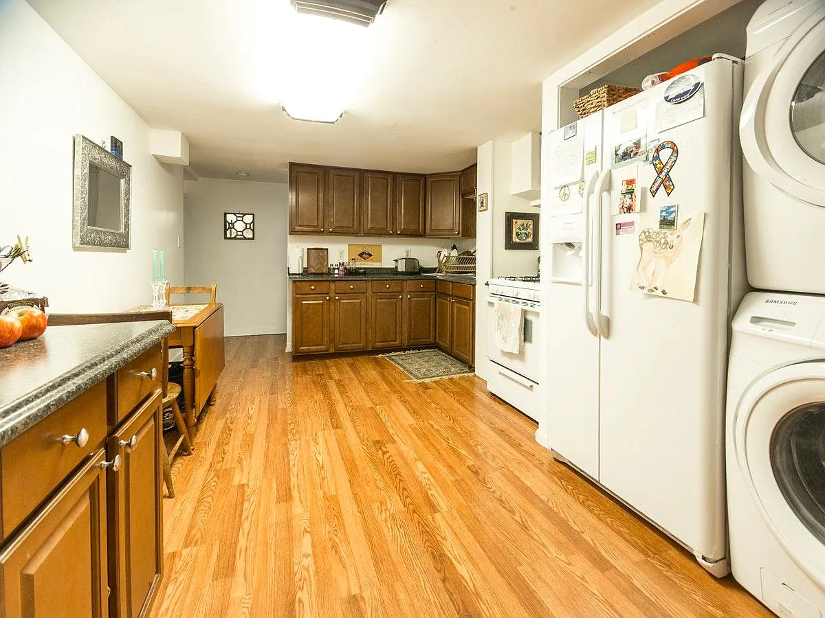 4 bed, 1229 sqft, $2,000 — Photo 2