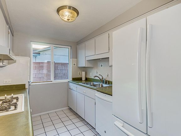 3rd image of 2213 W Dahlia Dr
