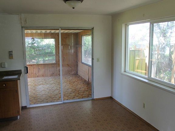 5th image of 1205 9th Ave SE