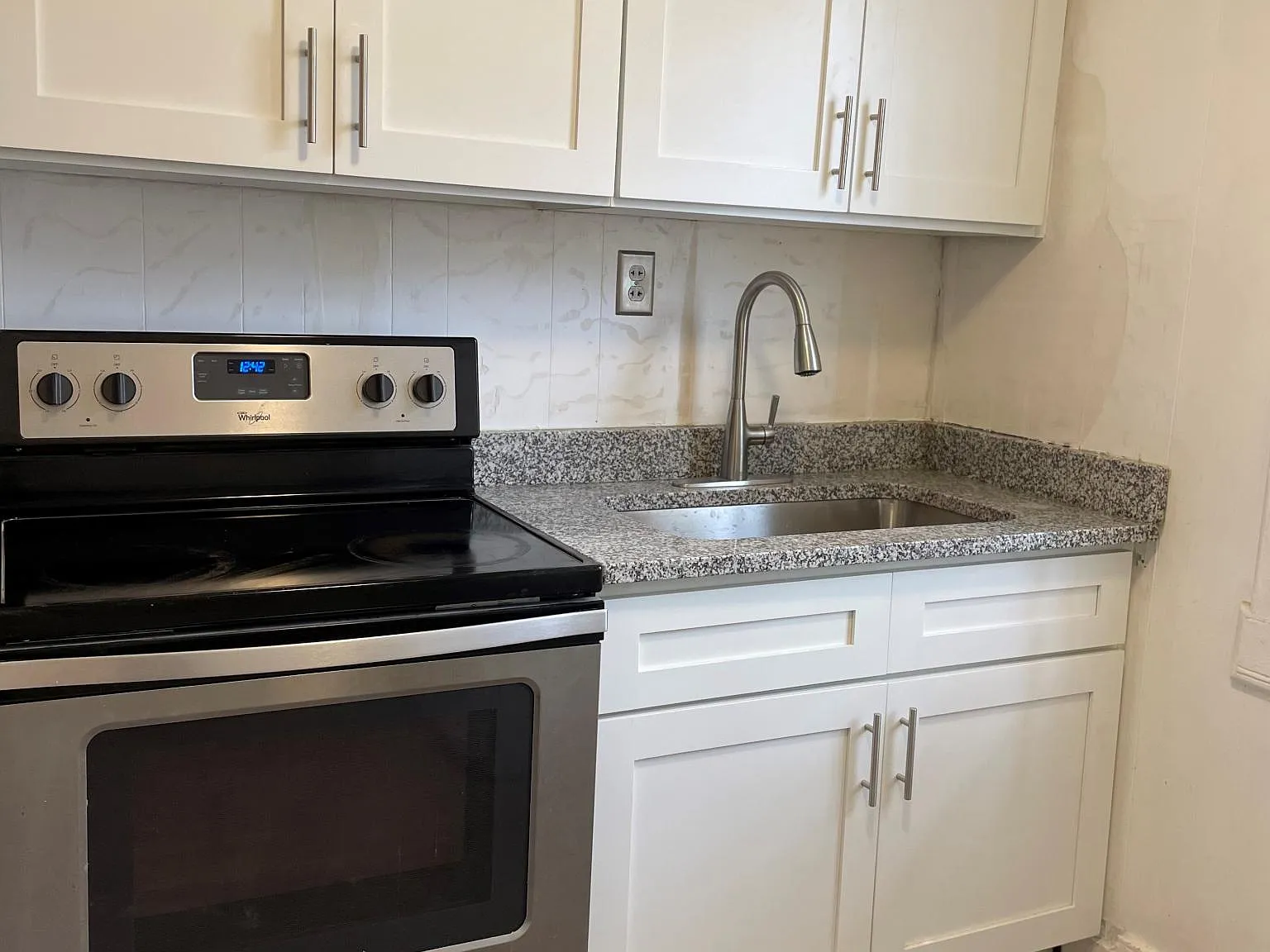 3 bed, 1150 sqft, $2,325 — Photo 2