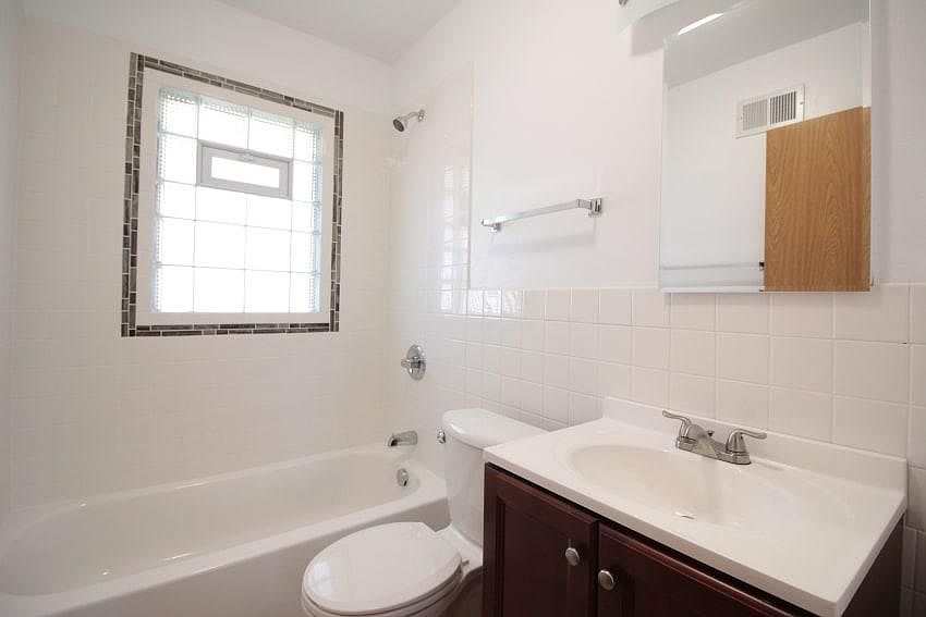 2nd image of 1-3600 E Euclid Ave #1