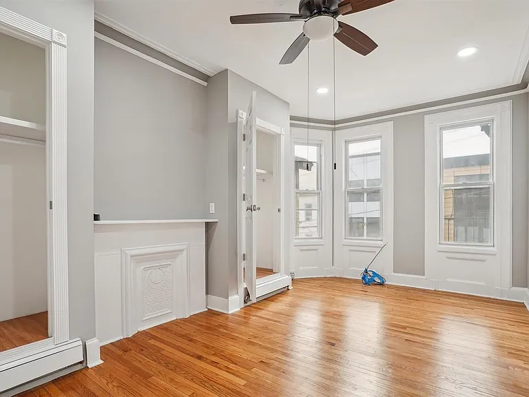 198 Griffith St #1L — Photo 2