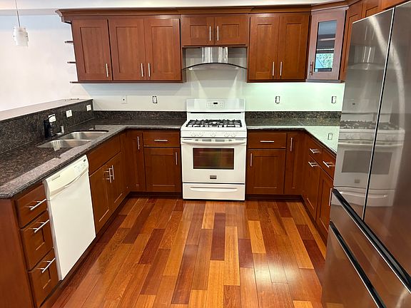 2nd image of 418 Monterey St