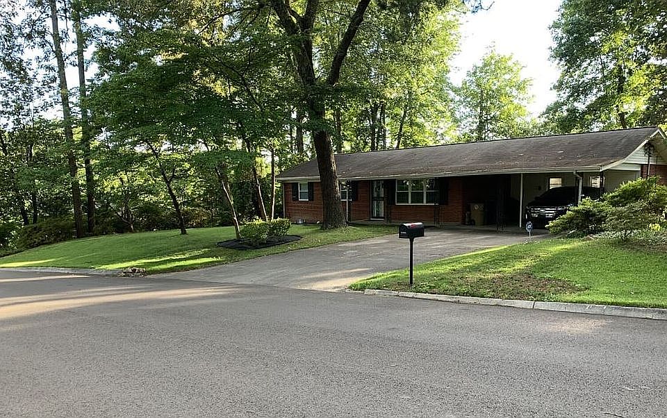 1st image of 1015 W Forest Blvd