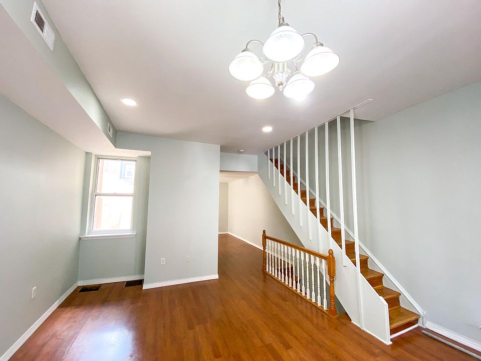 First floor: living room