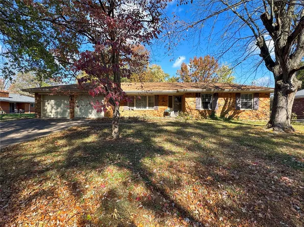 113 Warrensburg Dr, Belleville, IL 62223