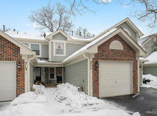 711 Shady Oaks Ct, Elgin, IL 60120