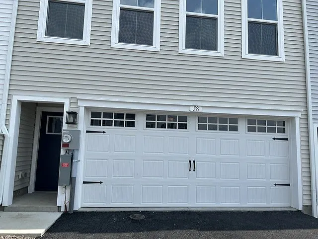3 bed, 2.5 bath, 2007 sqft, $2,399 — Photo 2